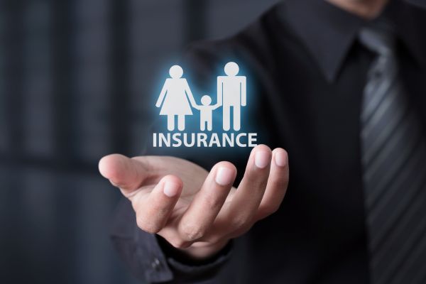 Difference between term and whole life insurance